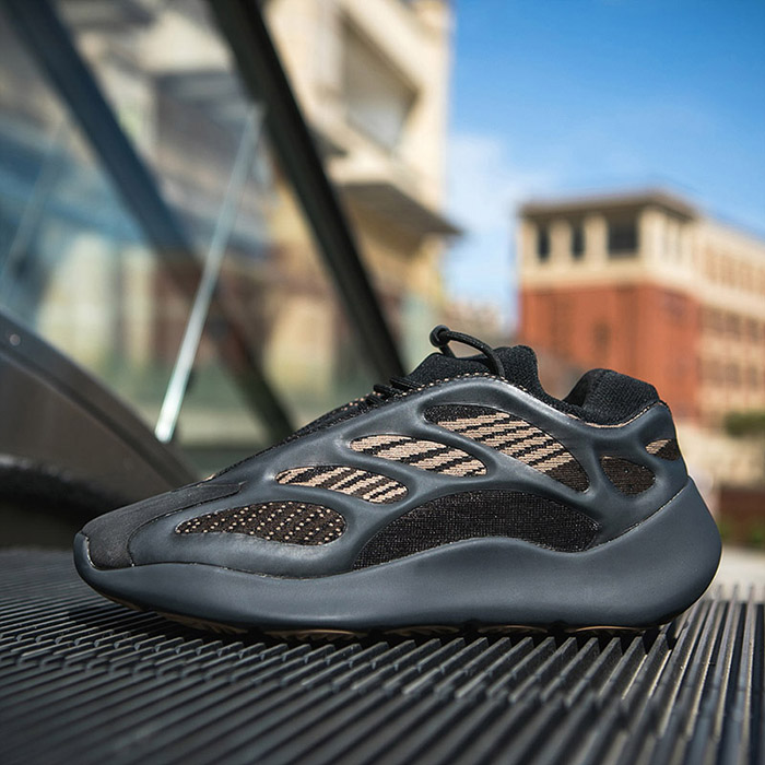 Yeezy BOOST 700 V3 Running Shoes Black Khkai 5718371